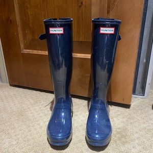 Navy blue tall Hunter rain boots